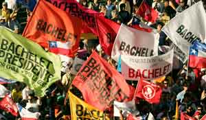 Partidarios de Bachelet celebran su victoria (Efe).