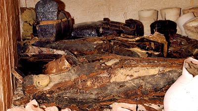 Uno de los sarcófagos descubiertos en el Valle de los Reyes (EFE)