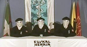 Imagen de la lectura del comunicado de alto el fuego permanente de ETA (EFE).