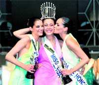 Miss España 2006, Elisabeth Reyes -que irá a Miss Universo y Miss Mundo– con las damas de Honor, Miss Soria, Sara Sánchez (izda.) y Miss Alicante, Inma Torres.