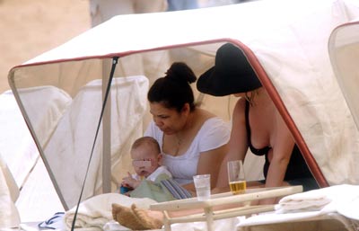 Britney Spears con su hijo y la niñera en Haway hace dos meses ©Korpa