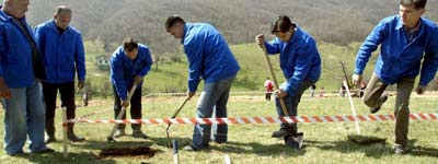 Expertos comienzan, hoy viernes 14 de abril, las excavaciones cerca de una ciudad bosnia, que se cree esconde una antigua pirámide (EFE).