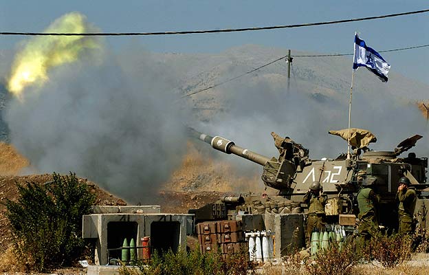 Tanque haciendo fuego al Líbano