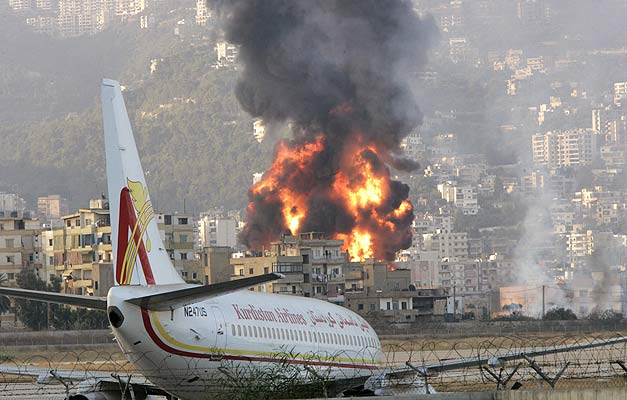 Líbano aeropuerto en llamas con avión