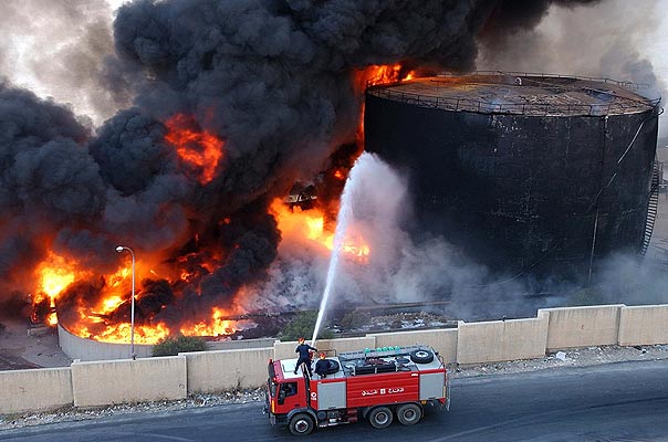 Líbano bomberos en el incendio del aeropuerto