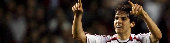 El centrocampista brasileño del AC Milan Ricardo Leite 