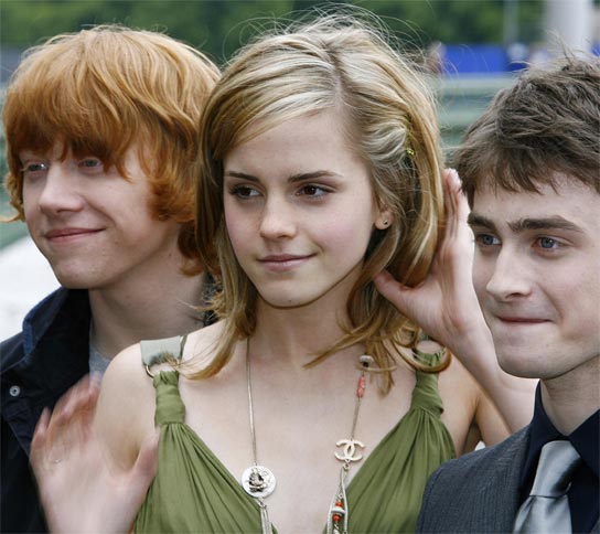 Los actores Daniel Radcliffe derecha Emma Watson y Rupert Grint Reuters 