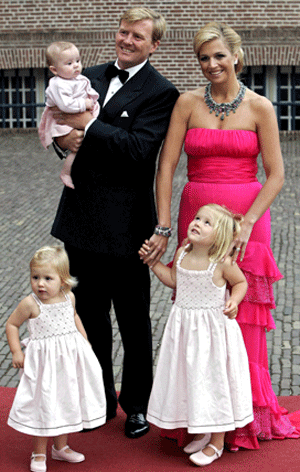 Los Príncipes de Orangey sus hijas son fotografiadas durante la celebración de su 40 cumpleaños con amigos y familiares en el Palacio Het Loo en Apeldoorn