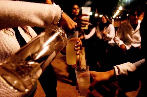 Los padres no abordan el problema del alcohol con sus hijos, según un estudio