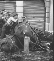 Guardias de asalto en la calle Diputación, Barcelona, 19 de julio de 1936 (190px).