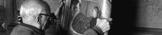 Picasso sosteniendo La nana: Marie Roussel en la cama de Vuillard Vauvenargues, primavera del 1959.