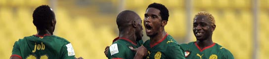 Eto'o celebra un tanto con su selección, Camerún. (EFE)