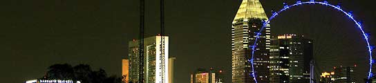 Vista de la noria mirador más alta del mundo, de 165 metros de altura y situada en Singapur. (How Hwee Young / EFE).