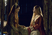 Scarlett y Natalie como María y Ana Bolena.