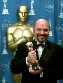 Anthony Minghella en 1997, al ganar el Oscar al Mejor Director por 'El paciente inglés'.