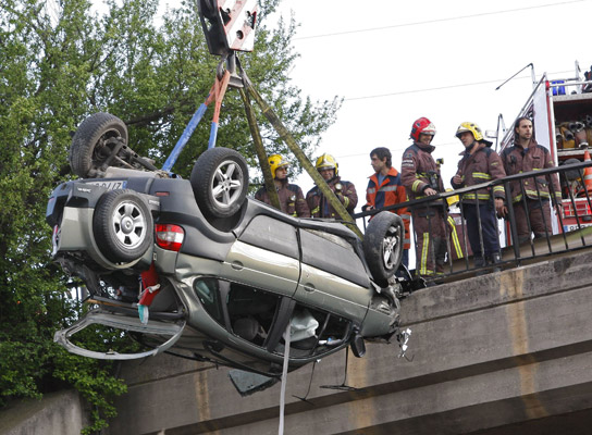 Accidente coche puente