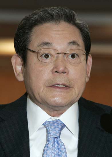 Dimite el presidente de Samsung tras ser procesado por evasión de impuestos
