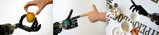 La mano robótica Shadow C5 muestra sus habilidades. (Andy Rain / Efe)