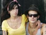 Amy Winehouse y su marido, Blake Fielder-Civil, en una foto de archivo (KORPA).