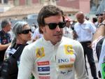 El piloto espa&ntilde;ol Fernando Alonso, de la escuder&iacute;a Renault, tras la primera sesi&oacute;n de entrenamientos libres del Gran Premio de M&oacute;naco.