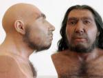 Dos recreaciones de hombres neandertales.