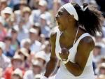 As&iacute; celebr&oacute; Serena el primer set de la final de Wimbledon.