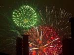 La pirotecnia Oscense S.A., ha sido la encargada de iluminar de colores la noche pamplonesa que celebra el d&iacute;a grande de las fiestas de San Ferm&iacute;n.