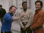 Rian Johnson junto a John Boyega y Oscar Isaac en el rodaje de 'Star Wars: Los &uacute;ltimos Jedi'.