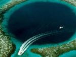 Imagen a&eacute;rea del Gran Agujero Azul, un atol&oacute;n que forma parte de La Red de Reservas del arrecife de barrera de Belice.
