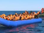 Migrantes rescatados por M&eacute;dicos Sin Fronteras y SOS Mediterrane&eacute; frente a las costas de Libia, en una imagen de archivo.