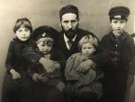 Ram&oacute;n y Cajal, junto a cuatro de sus hijos