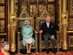 La reina Isabel II y el pr&iacute;ncipe Carlos, el pasado jueves en Westminster.
