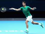Novak Djokovic practicando para el Open de Australia.
