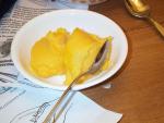 Con mango, hielo y zumo de naranja se hace un sorbete estupendo.
