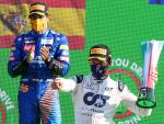 Pierre Gasly y Carlos Sainz, en el podio del GP de Italia