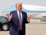 El presidente de EE UU, Donald Trump, tras llegar en el Air Force One a McClelland Park, California (EE UU).