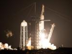 Momento del despegue del cohete Falcon 9, con la c&aacute;psula Dragon, rumbo a la Estaci&oacute;n Espacial Internacional.