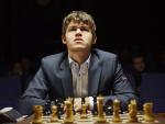 Documental sobre el gran maestro dan&eacute;s Magnus Carlsen, que lleva desde los 13 a&ntilde;os batiendo r&eacute;cords en su deporte.