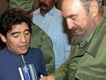Diego Armando Maradona junto a Fidel Castro.