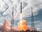 El cohete Falcon 9 de SpaceX sale de la Tierra con 143 sat&eacute;lites en la misi&oacute;n Transporter-1.