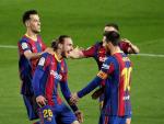 Los jugadores del FC Barcelona celebran un gol de Mingueza.
