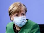 La canciller de Alemania, Angela Merkel, tras una reuni&oacute;n con los jefes de Gobierno de los estados federados para analizar la evoluci&oacute;n de la pandemia del coronavirus en el pa&iacute;s.