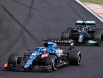 Fernando Alonso y Lewis Hamilton, en su duelo en el GP de Hungr&iacute;a