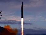 El misil hipersónico Hwasong-8, durante una prueba realizada en Toyang-ri, Corea del Norte, en una imagen facilitada por la agencia estatal norcoreana.