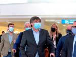 El expresidente catal&aacute;n Carles Puigdemont, a su llegada al aeropuerto de Alghero, Cerde&ntilde;a.