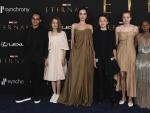 Angelina Jolie junto a sus hijos en el preestreno de 'Eternals'.