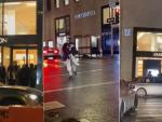 Secuencia de imágenes del saqueo de una tienda de Louis Vuitton en San Francisco.