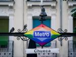 La parada de Metro de Chueca luce la bandera arco &iacute;ris.