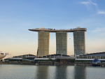 Los tres rascacielos forman uno de los hoteles más emblemáticos de Singapur.