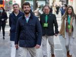 El candidato de Vox, Juan Garc&iacute;a-Gallardo, antes de votar en Burgos.